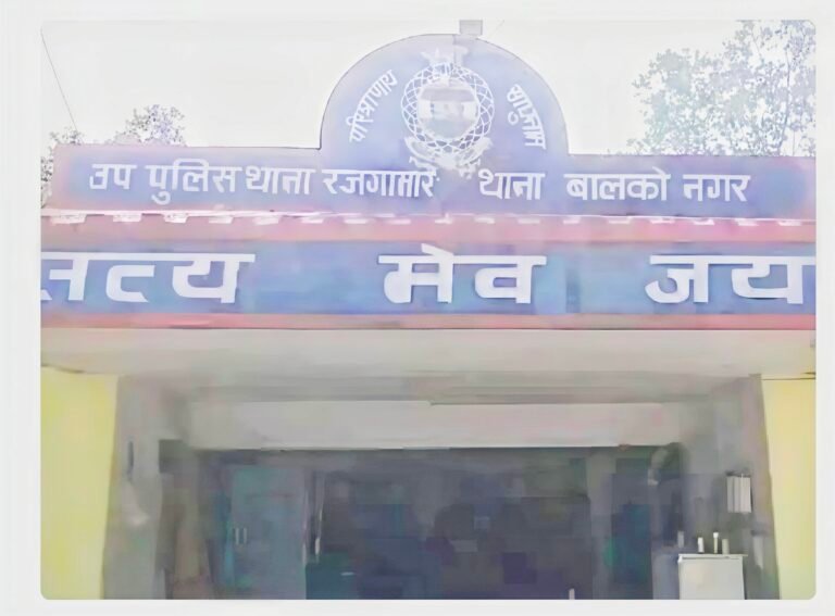 करूमौहा पंचायत में अविश्वास प्रस्ताव से पहले सियासी घमासान, महिला पंच और परिवार 9 दिनों से “गायब”, चौकी प्रभारी पर दूसरे पक्ष को संरक्षण देने का आरोप