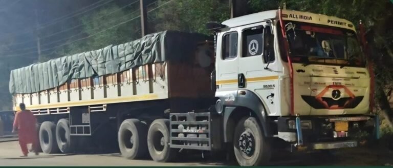 कोरबा में राजस्थान पासिंग का बैटरी स्क्रैप से भरा ट्रक पकड़ाया, लाखों के माल के साथ पुलिस के सुपुर्द