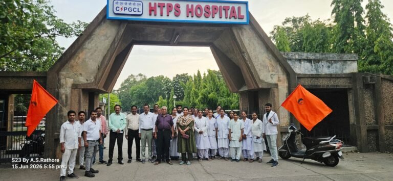 एचटीपीपी अस्पताल के ठेका कामगारों का फूटा गुस्सा, निर्धारित वेतन न मिलने पर शुरू की अनिश्चितकालीन हड़ताल